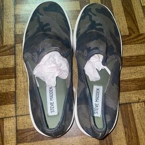 Steve Madden, Size 8.5, wide Sole, Slip on, camouflage.